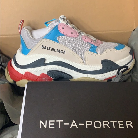 NEW Balenciaga Triple S Sneakers Size 37 - Picture 3 of 4